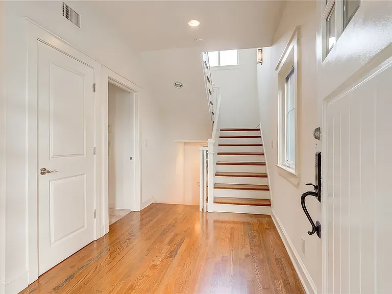 316 Highland Ave — Photo 37