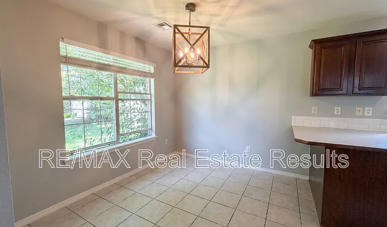 2400 SW 15th St — Photo 7