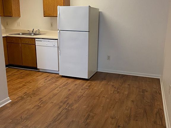 4th image of 901 Hackberry St #493086eee