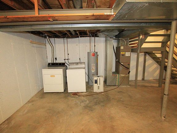4th image of 213 Carmel Woods Dr