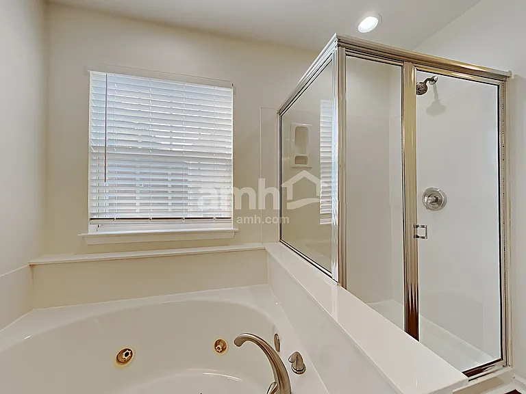 10232 Meadow Crossing Ln — Photo 11