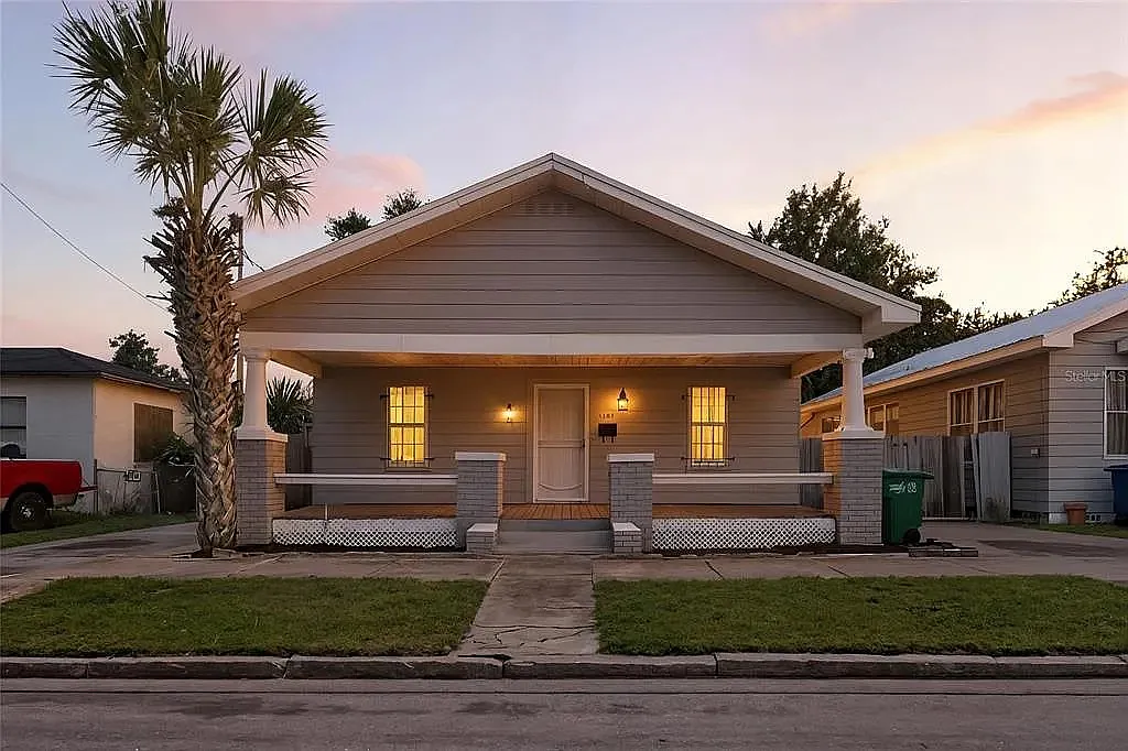 3 bed, 1036 sqft, $2,100 — Photo 1