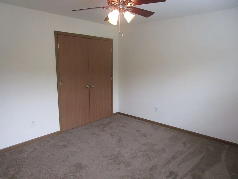 605-607 Glenstone Dr. — Photo 11
