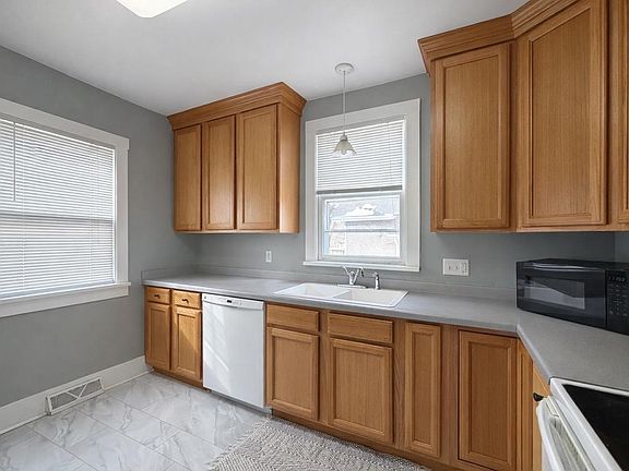 4th image of 628 Booster Boulevard