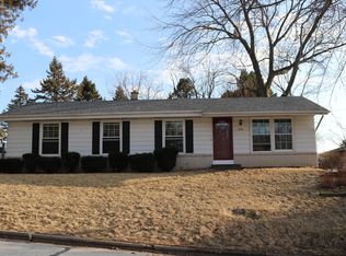 1521 Ridgeview Ct, Grafton, WI 53024