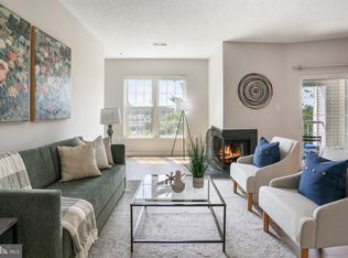 247 S Pickett St APT 301, Alexandria, VA 22304
