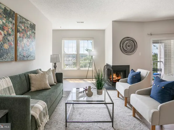 247 S Pickett St APT 301, Alexandria, VA 22304