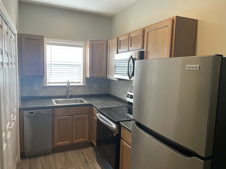 1229 Culver Dr — Photo 6