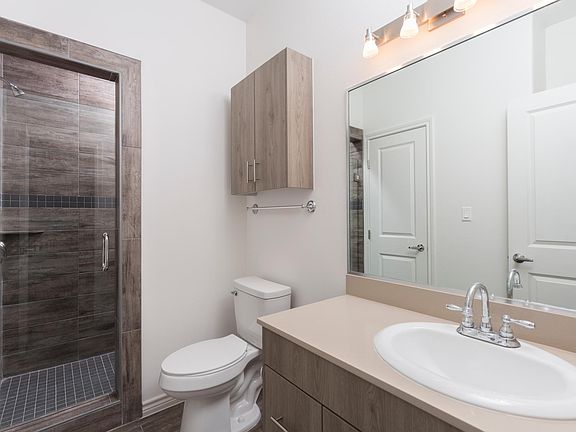 5th image of 815 N 15th Pl #1