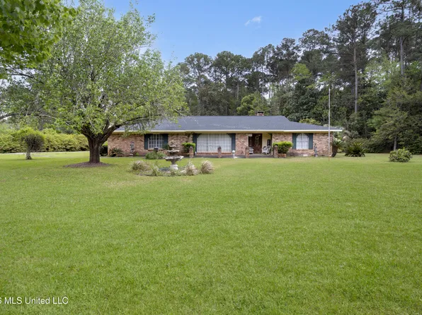 9121 Heather Ln, Moss Point, MS 39562