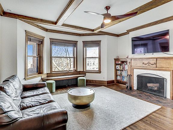 2nd image of 601 W Fullerton Pkwy #3