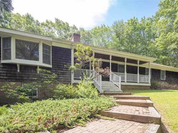 2090 Wunneweta Road, Cutchogue, NY 11935