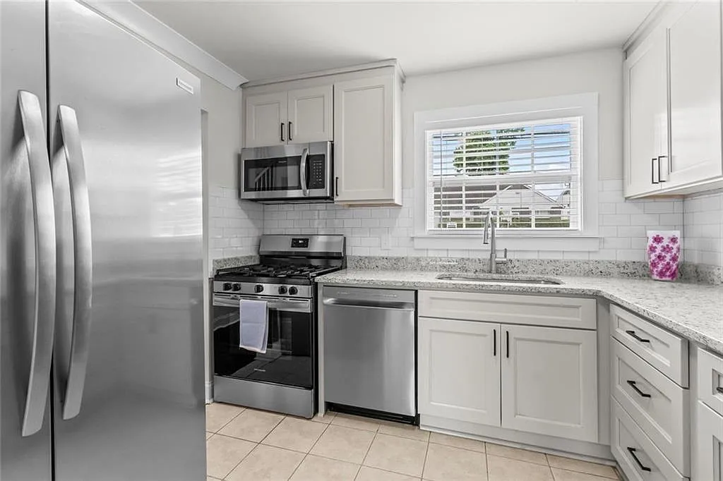 2 bed, 1.5 bath, 1178 sqft, $1,800 — Photo 4