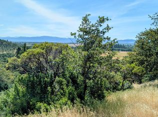 814 Mesa Dr, Eagle Point, OR 97524