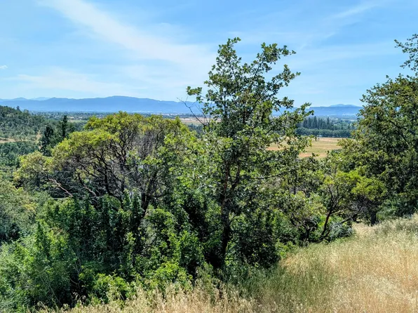 814 Mesa Dr, Eagle Point, OR 97524