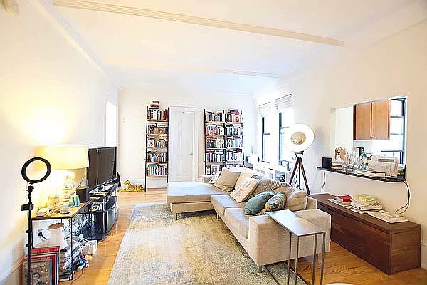 1st image of 106 W 69th St #B9