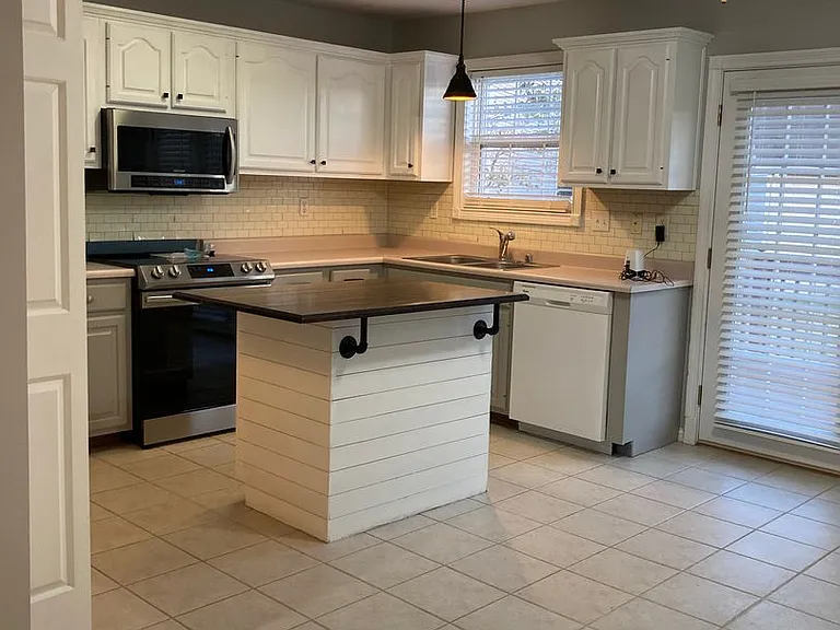 121 Chevy Chase Pl — Photo 5