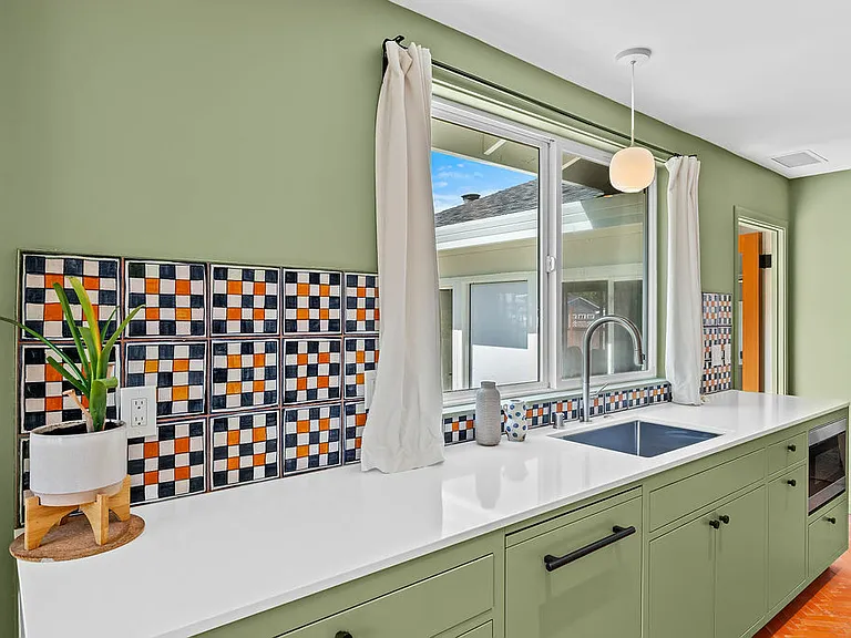 13805 Village Ave — Photo 16