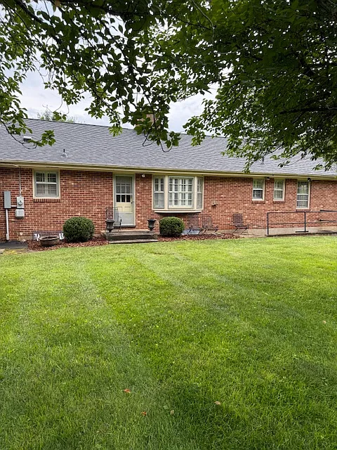 3 bed, 1900 sqft, $1,975 — Photo 3
