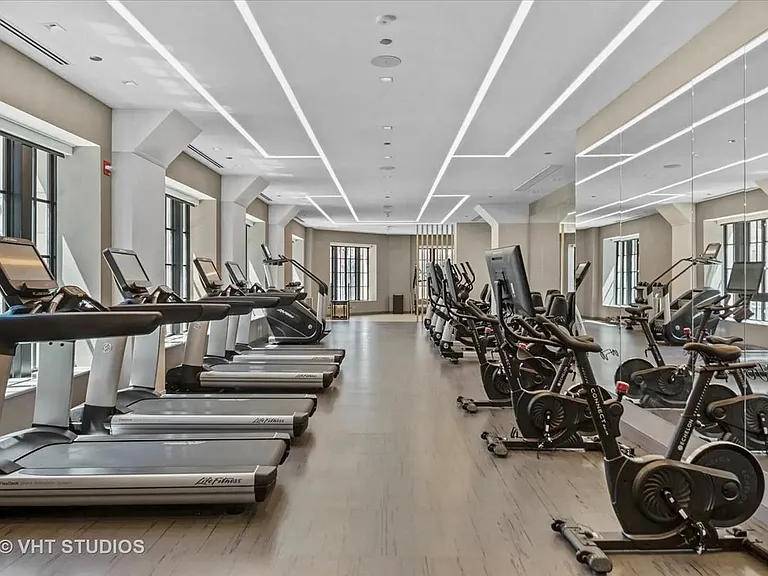 435 N Michigan Ave #401 — Photo 36