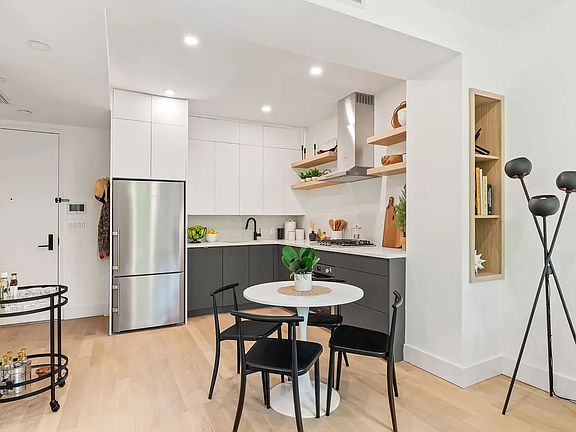 3rd image of 26 W 127th St #3A