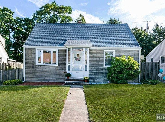 2nd image of 8-24 Mansfield Dr