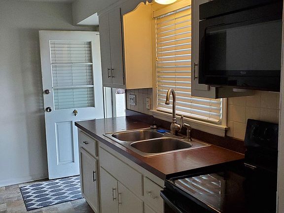 4th image of 300 S Lincoln Park Dr #A