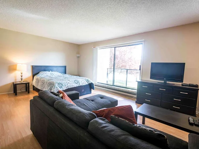 1204 Yates St — Photo 7
