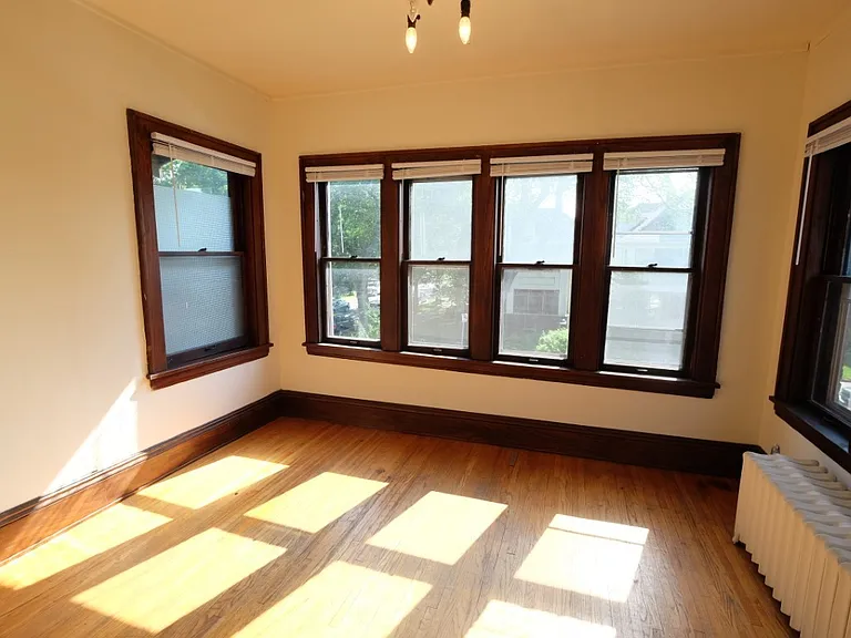 Explore the charm of Central Lakes of Uptown with this inviting, sunlit room featuring beautiful hardwood floors and large windows. Ideal for relaxation and gatherings, this space is perfect for making memories. Schedule your tour today!