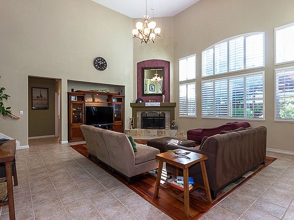 3rd image of 1749 Casterbridge Dr