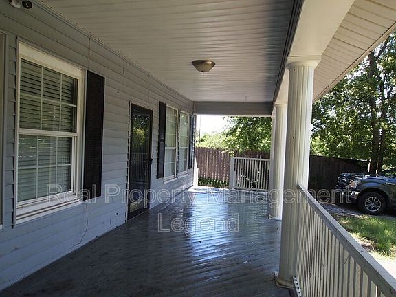 2nd image of 1010 E Cherry St