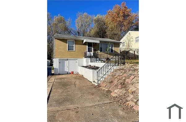 2504 Mary Ave photo 1