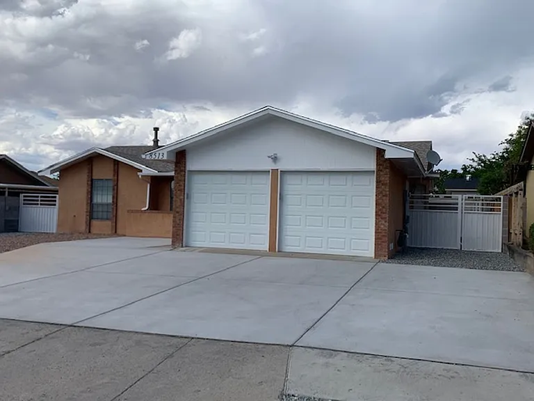 8513 Capulin Rd NE — Photo 1