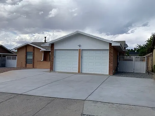 8513 Capulin Rd NE Photo 1