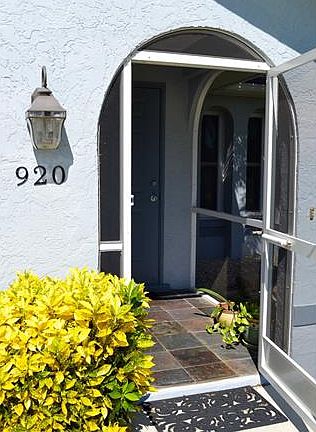 2nd image of 920 NW 5th Pl