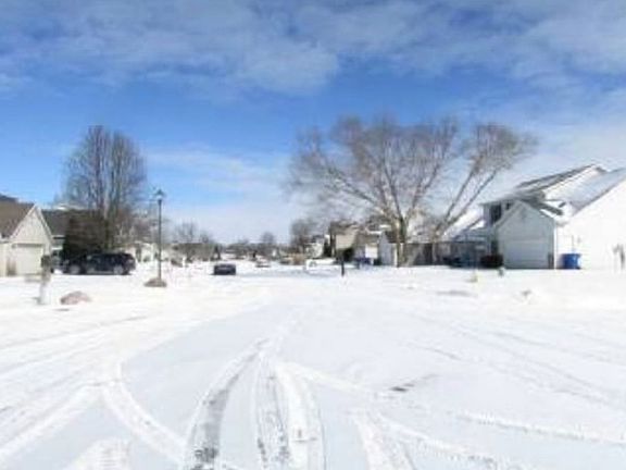Exterior Neighborhood (street photo)