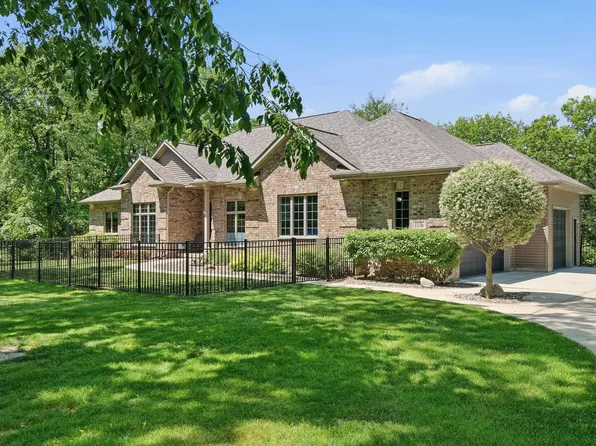 1136 Black Oak Trl, Deerfield, WI 53531