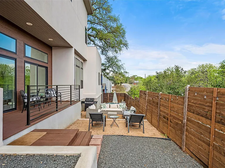 4400 Mount Vernon Dr #B — Photo 23