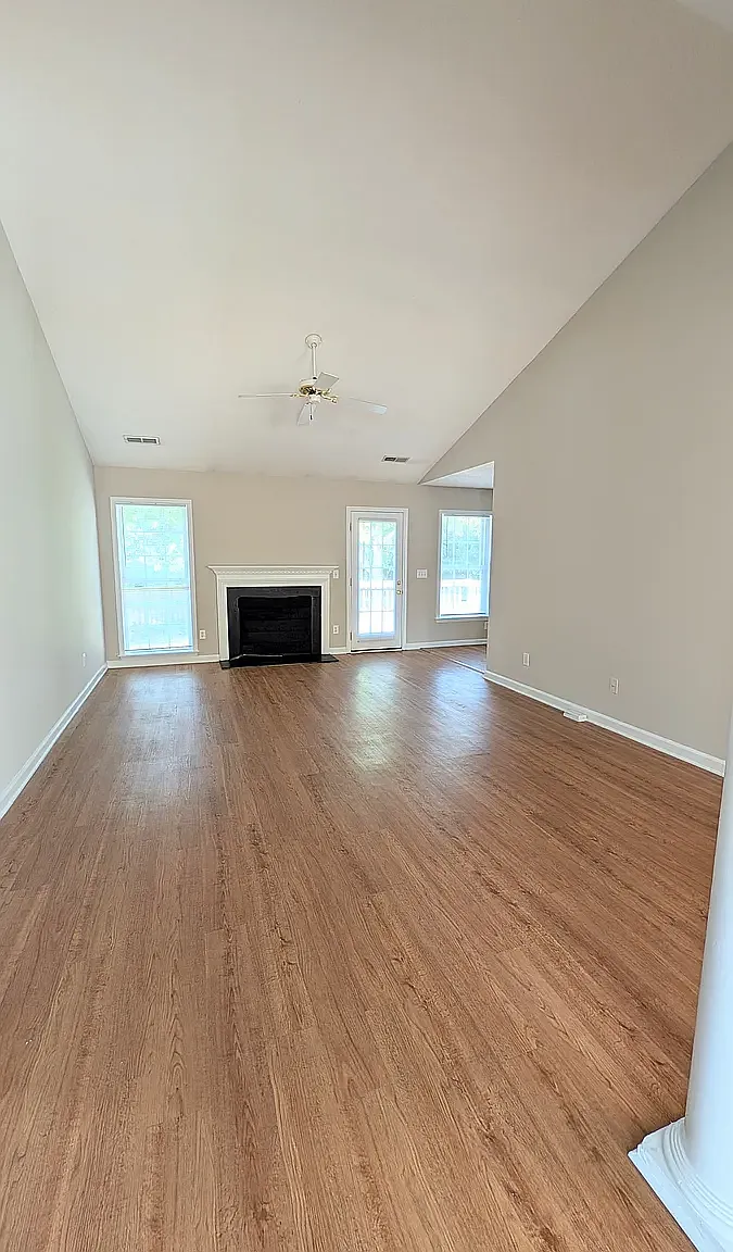 3 bed, 1560 sqft, $2,200 — Photo 3