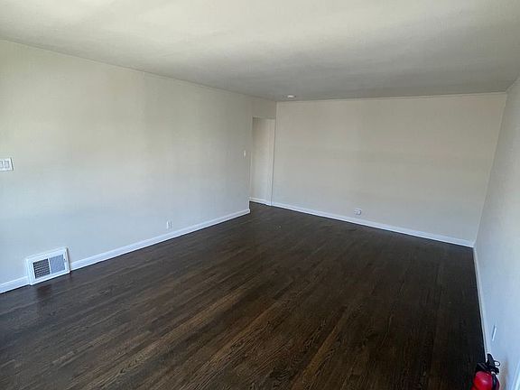 3rd image of 208 Pinehurst Way