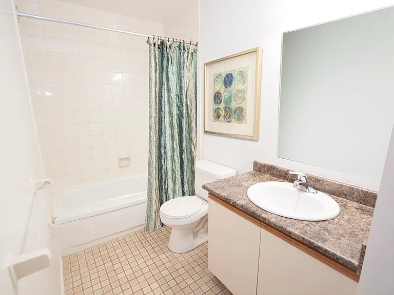 710 Wonderland Rd N — Photo 11