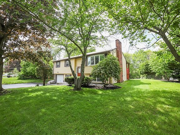2nd image of 29 Whippoorwill Dr