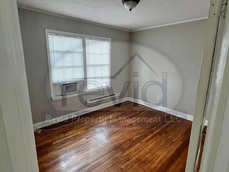 Campbell 2562 — Photo 3