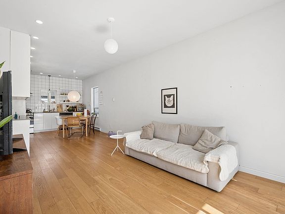 5th image of 3559 Lakewood St