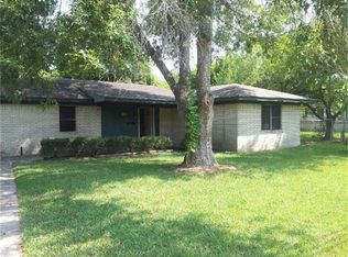 202 Jennings Ave, Port Lavaca, TX 77979