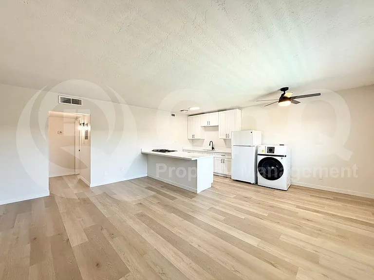 25 E Eva St #15 — Photo 3