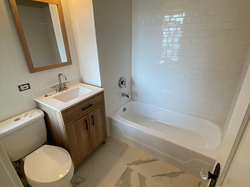 1st image of 13367 Madison Ave #4