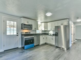 69 Southbridge Rd, Dudley, MA 01571