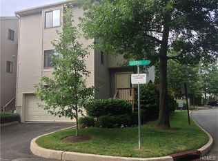 2 Queens Ct, Nanuet, NY 10954