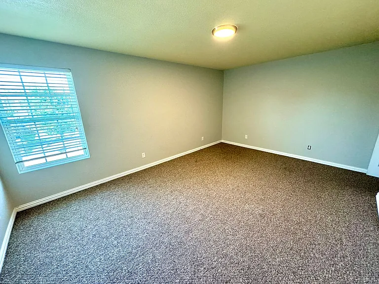 2324 Bloomfield Dr — Photo 14